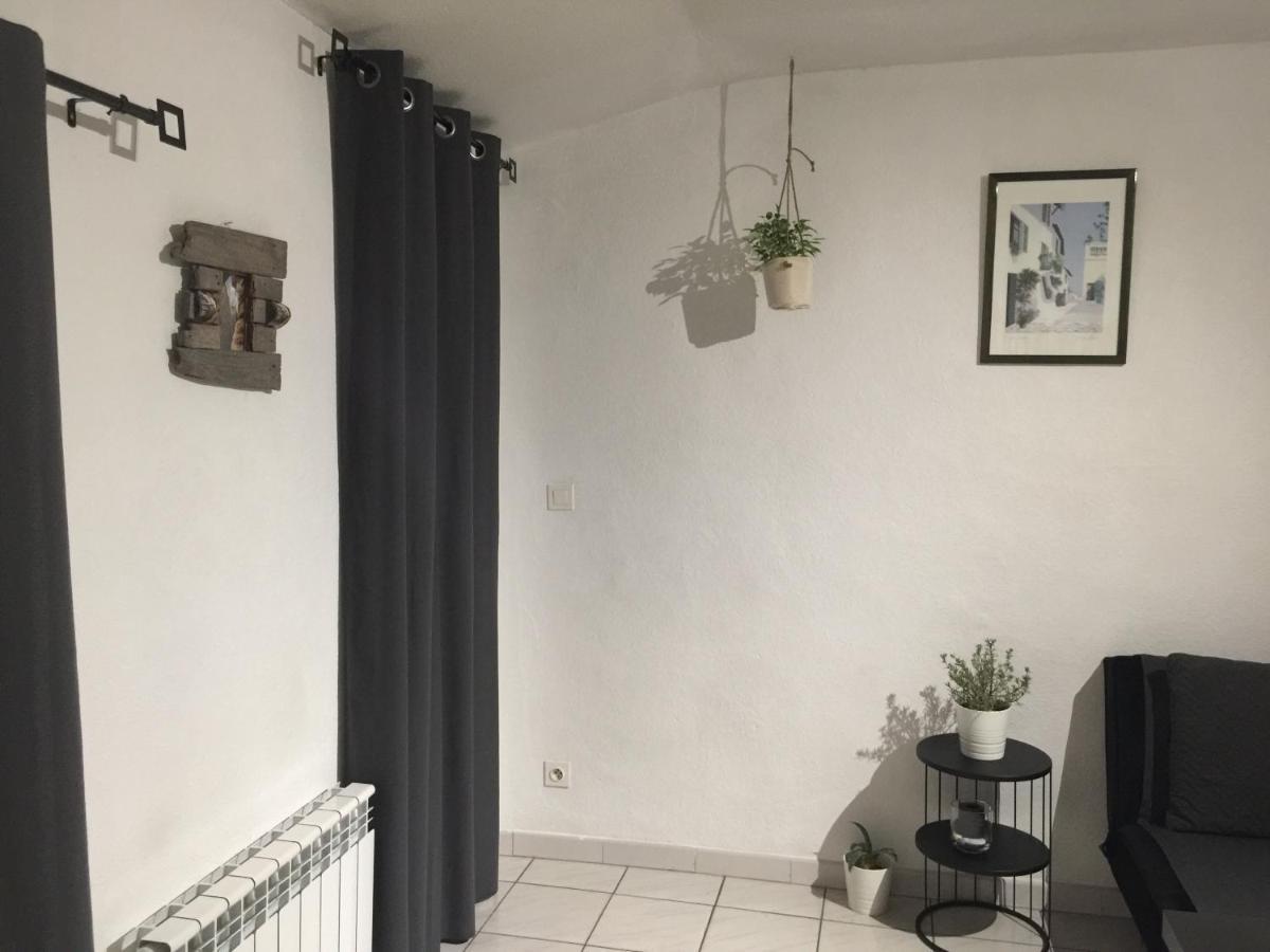 T2 Avec Terrasse, Clim , Box Fibre Apartment Vedene Bagian luar foto