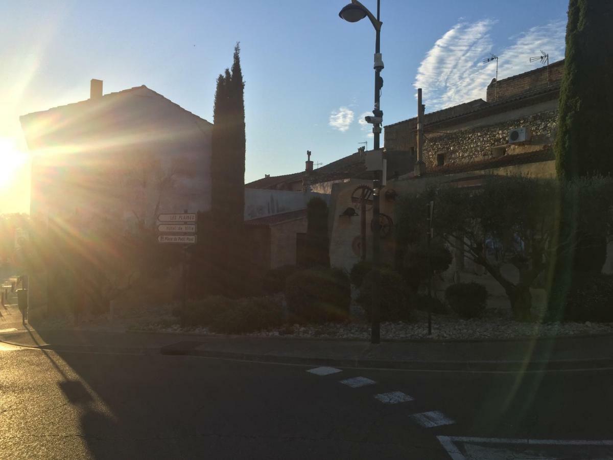 T2 Avec Terrasse, Clim , Box Fibre Apartment Vedene Bagian luar foto